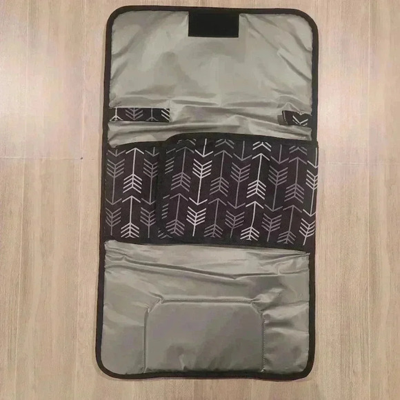 LIL FOX Portable Changing Pad - Waterproof Travel Baby Diaper Changing Pad. - Picture 5 of 9